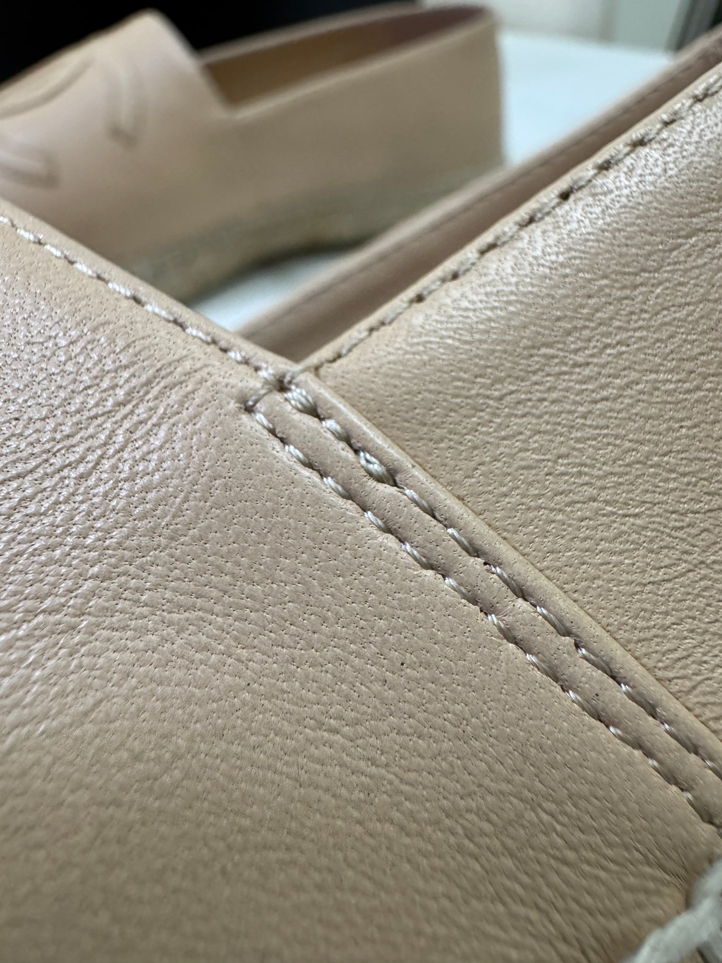 CHANEL 全皮漁夫鞋 杏拼黑