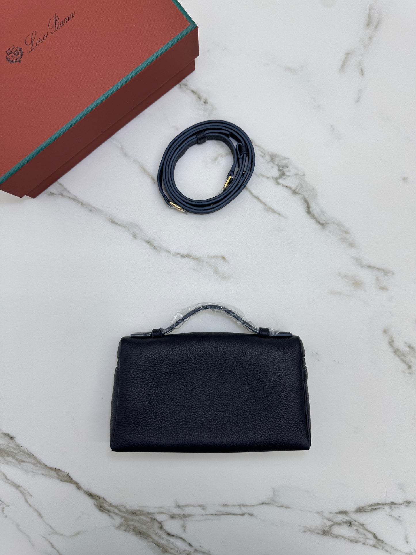 LORO PIANA Extra Pocket 19 海軍藍金扣