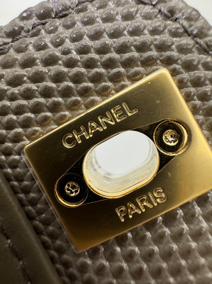 CHANEL 26A 蜥蜴壓紋 灰色Clutch
