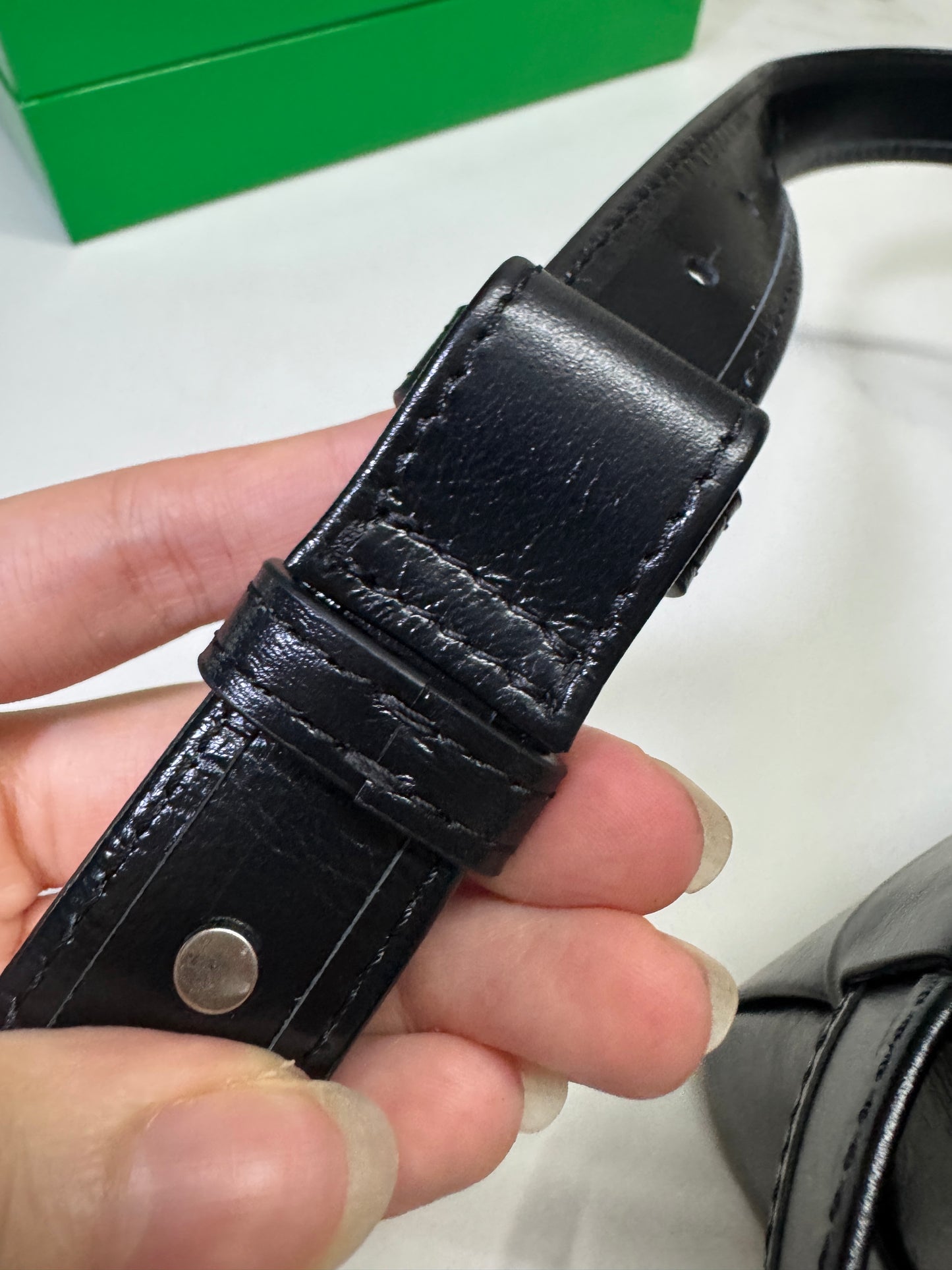 BV 8格油臘皮腰包