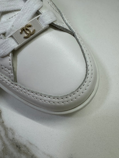 CHANEL 全皮燙金小白鞋 Sneakers