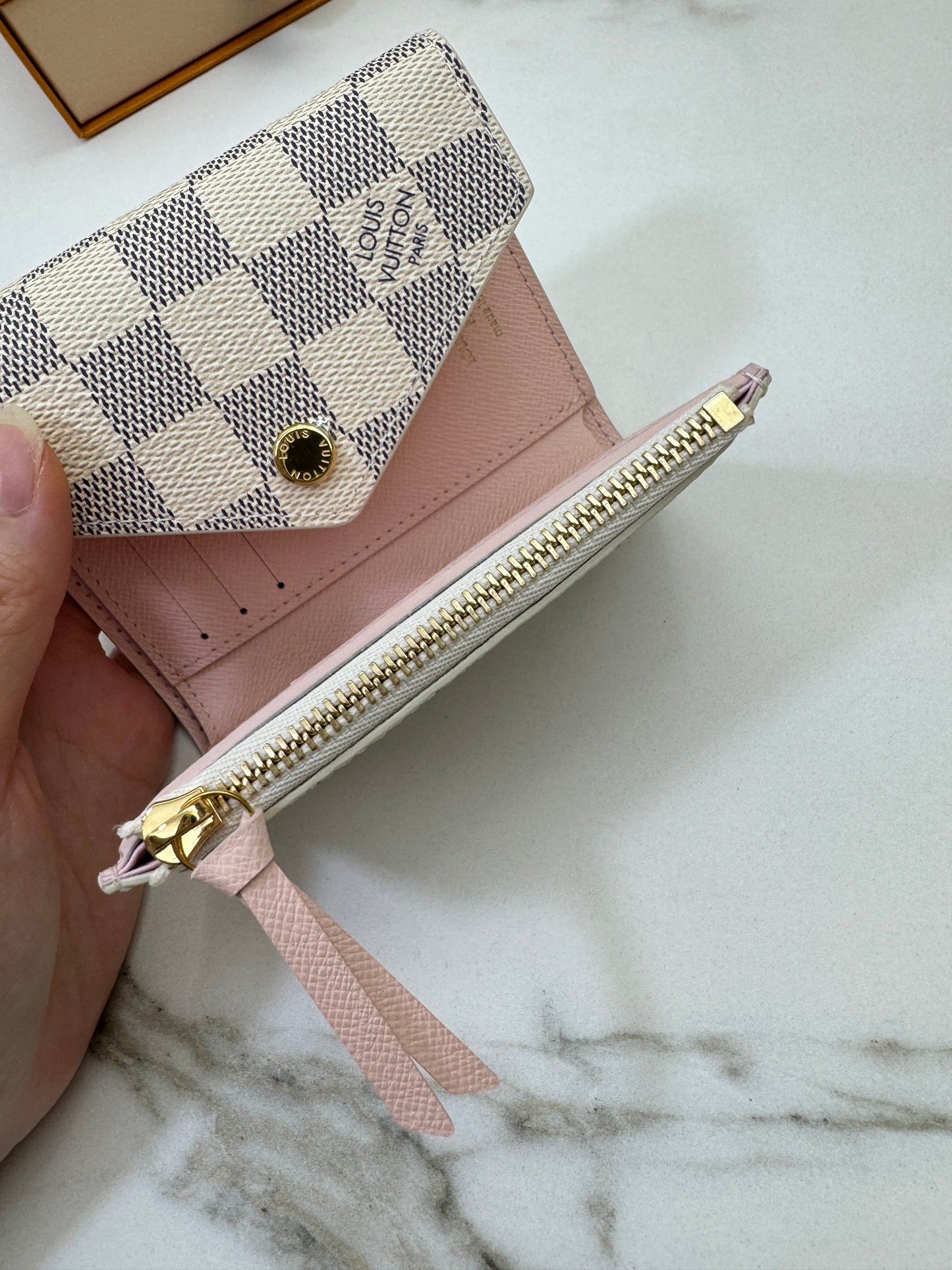 LV N64022 白棋盤三摺錢包 Victorine Wallet Damier Azur Canvas