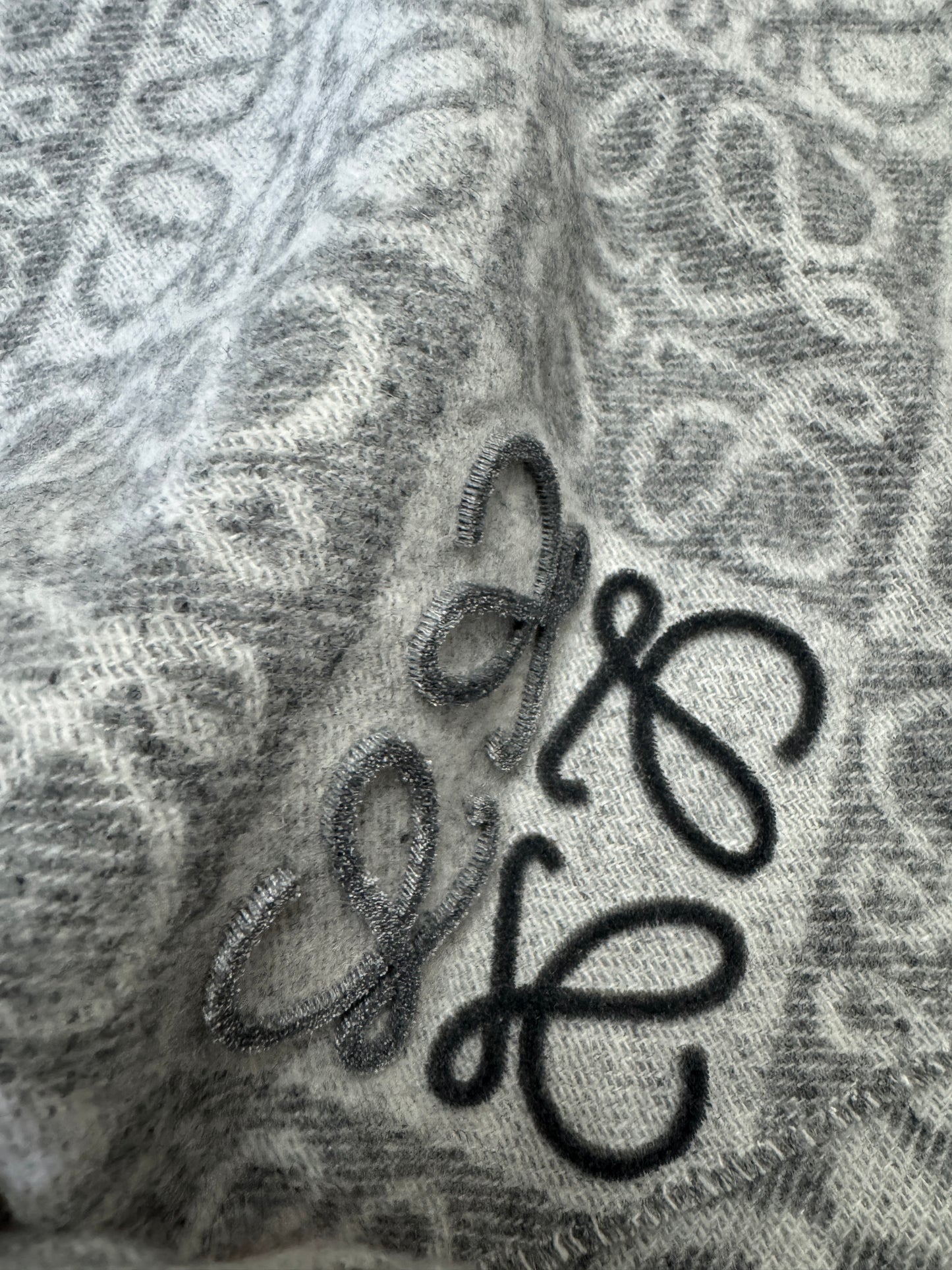 LOEWE Scarf 淺灰 3D Logo 180cm
