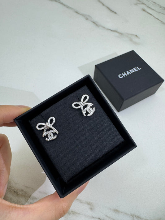 CHANEL 25K 蝴蝶結耳環 銀色