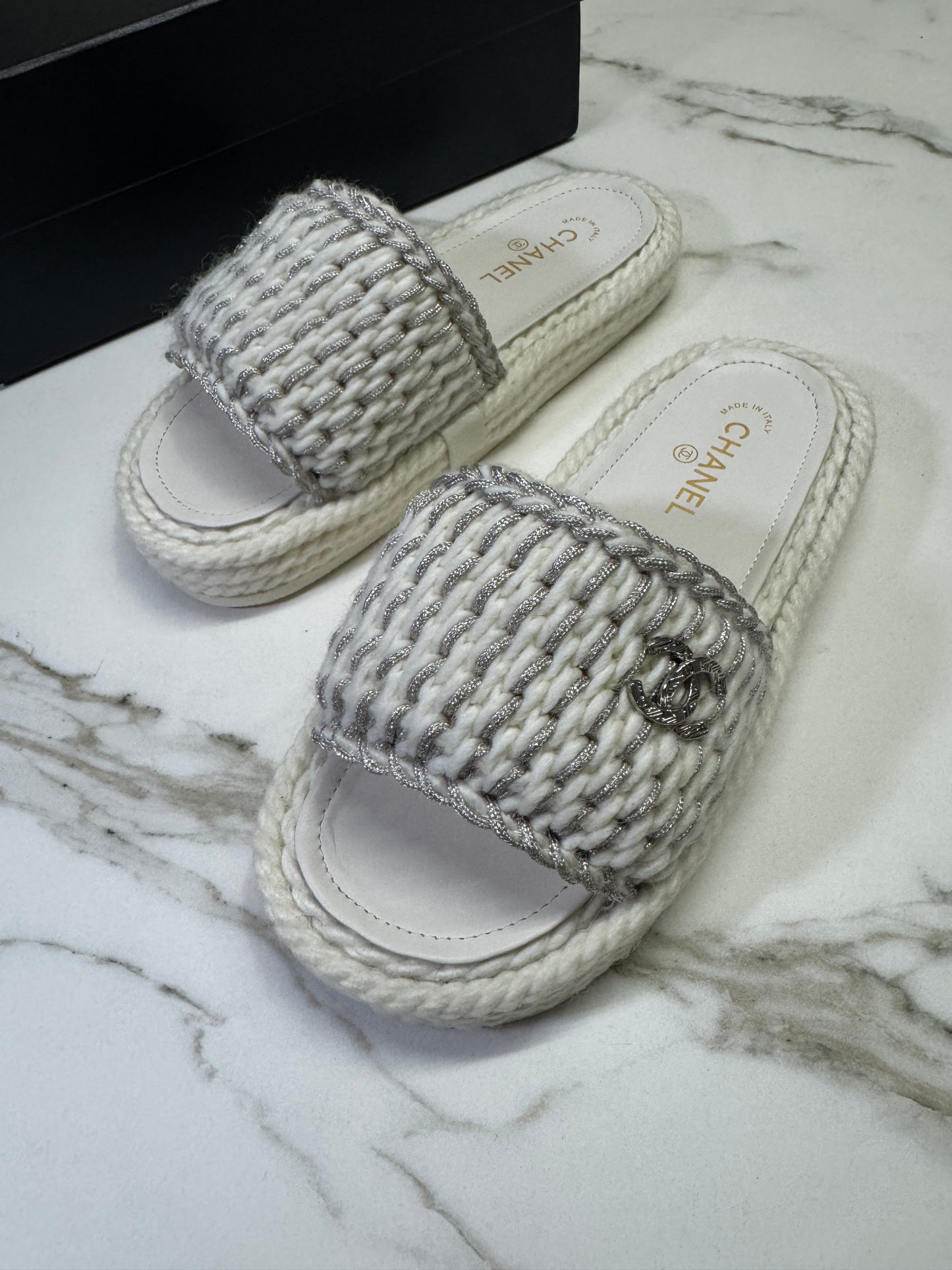 CHANEL 白銀色 厚底拖鞋