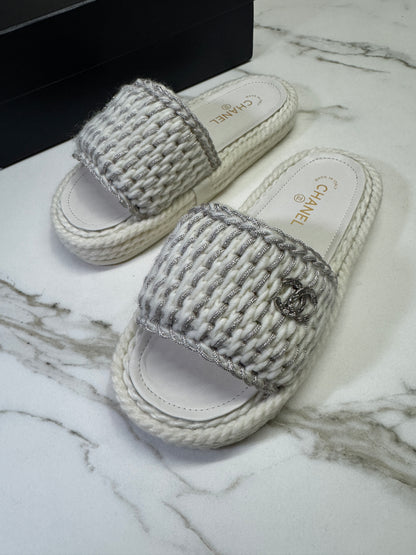 CHANEL 白銀色 厚底拖鞋