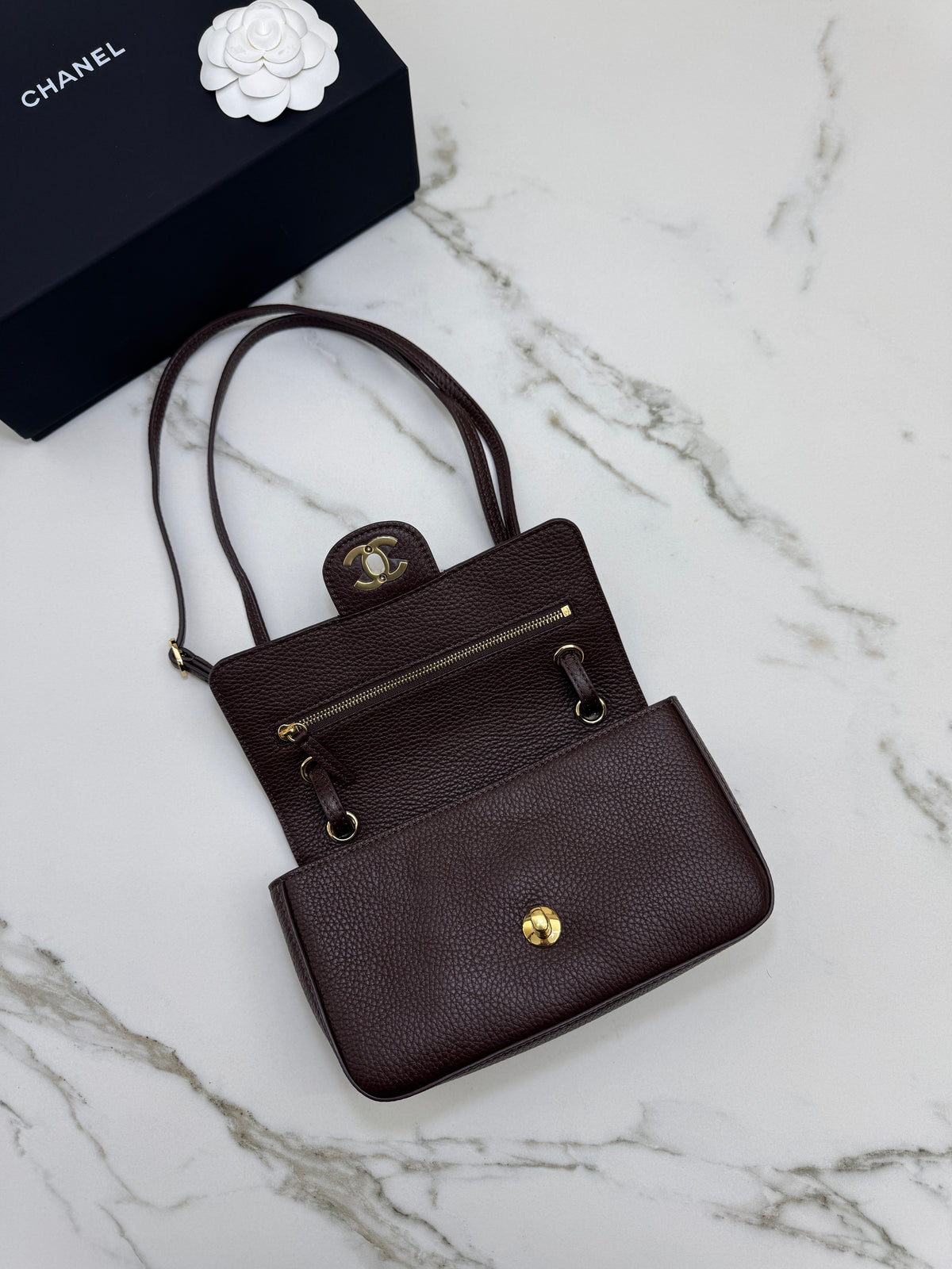 CHANEL Mini Maxi Flap 巧克力色