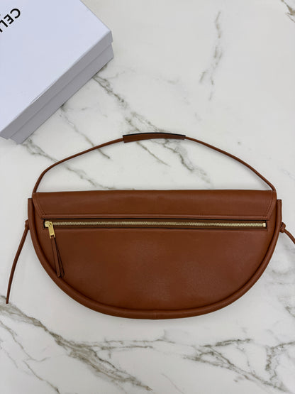CELINE Soft Triomphe Half Moon 焦糖棕