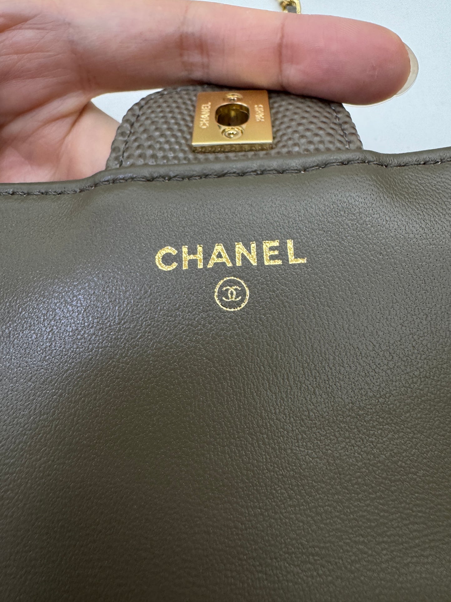 CHANEL 26A 蜥蜴壓紋 灰色Clutch