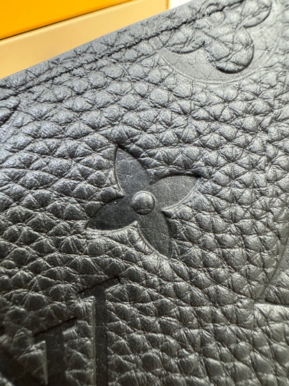 LV Multiple Wallet 黑色皮壓花