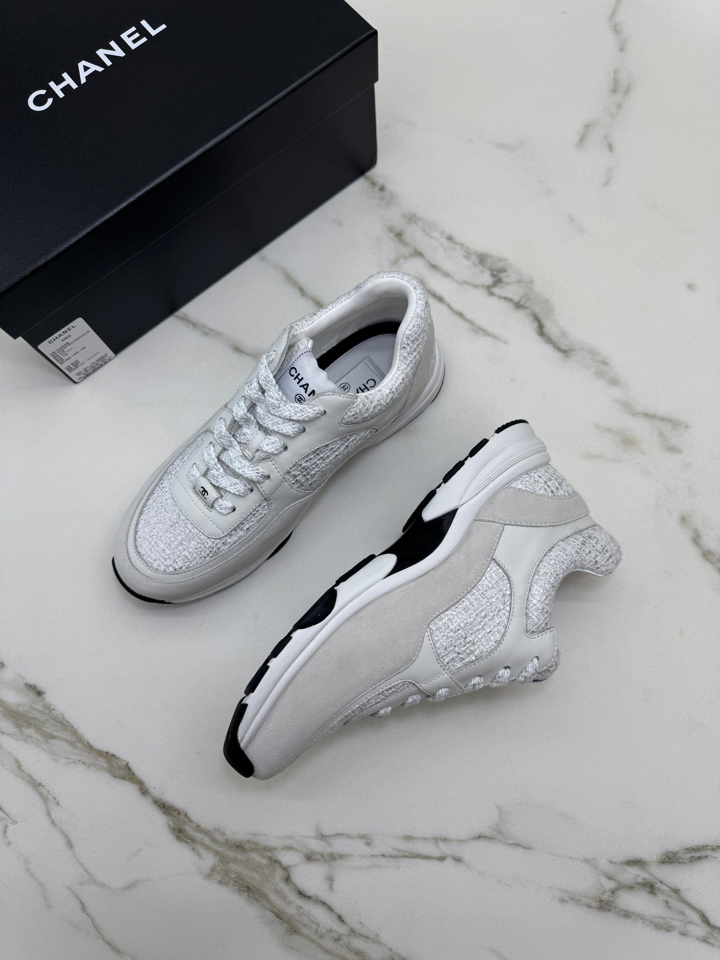 CHANEL 銀白色粗花呢Tweed Sneakers