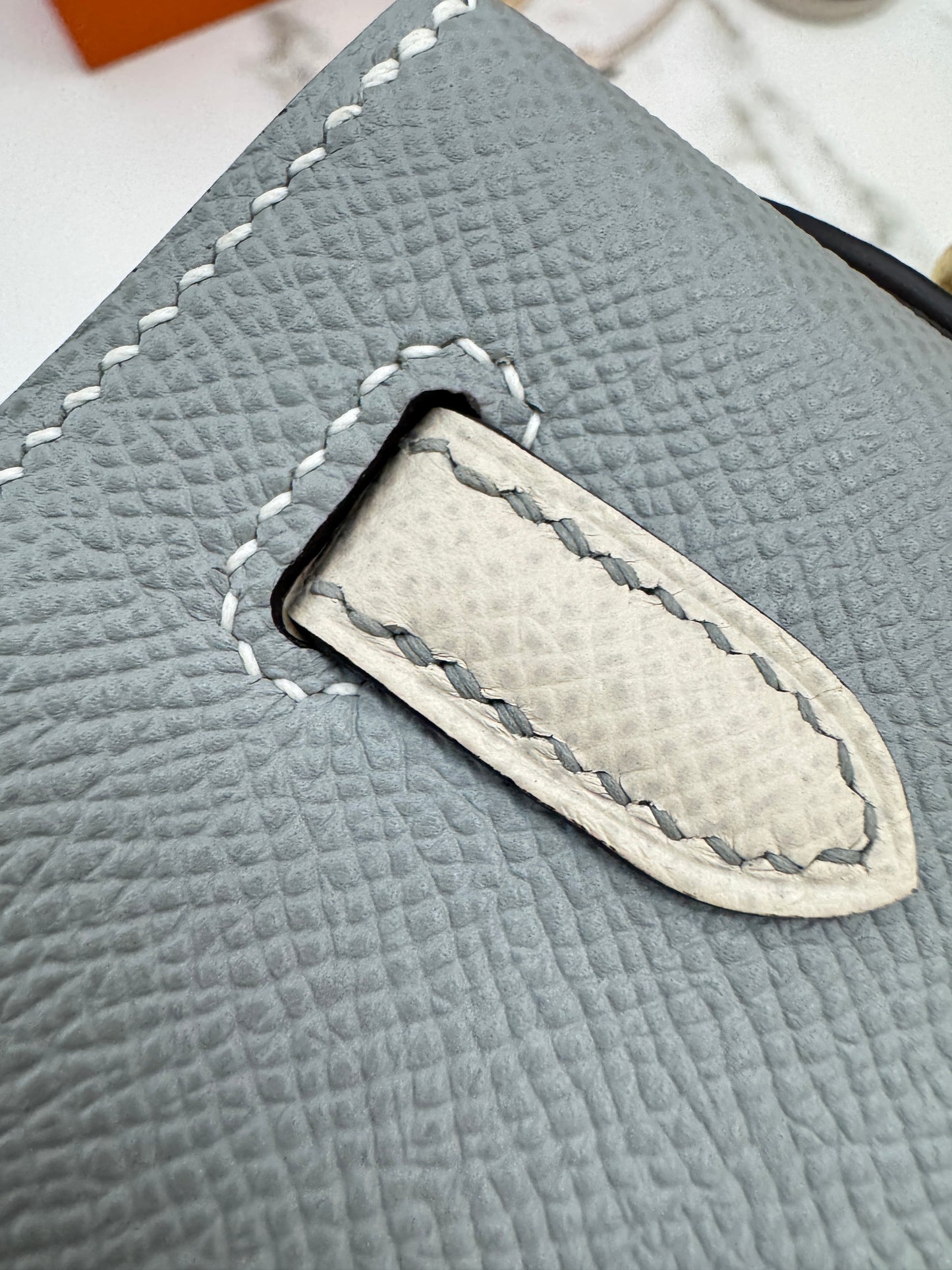 HERMES Kelly 25 冰川藍拼奶昔白 Epsom 香檳金扣 8U Bleu Glacier/ 10 Craie PBHW