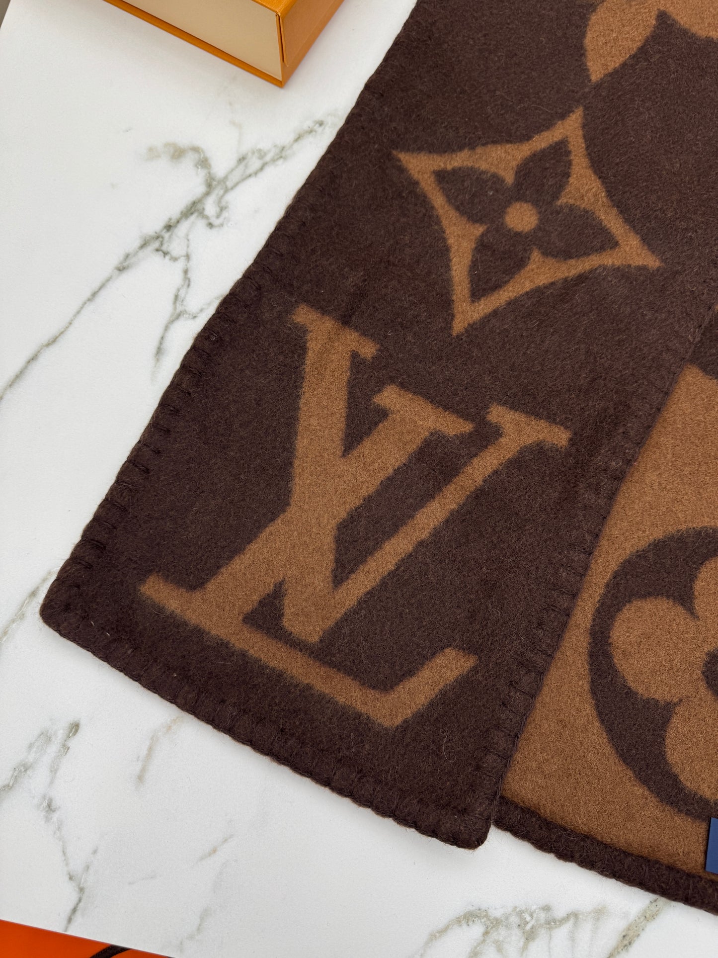 LV Sweet Dreams Scarf M77379 Marron