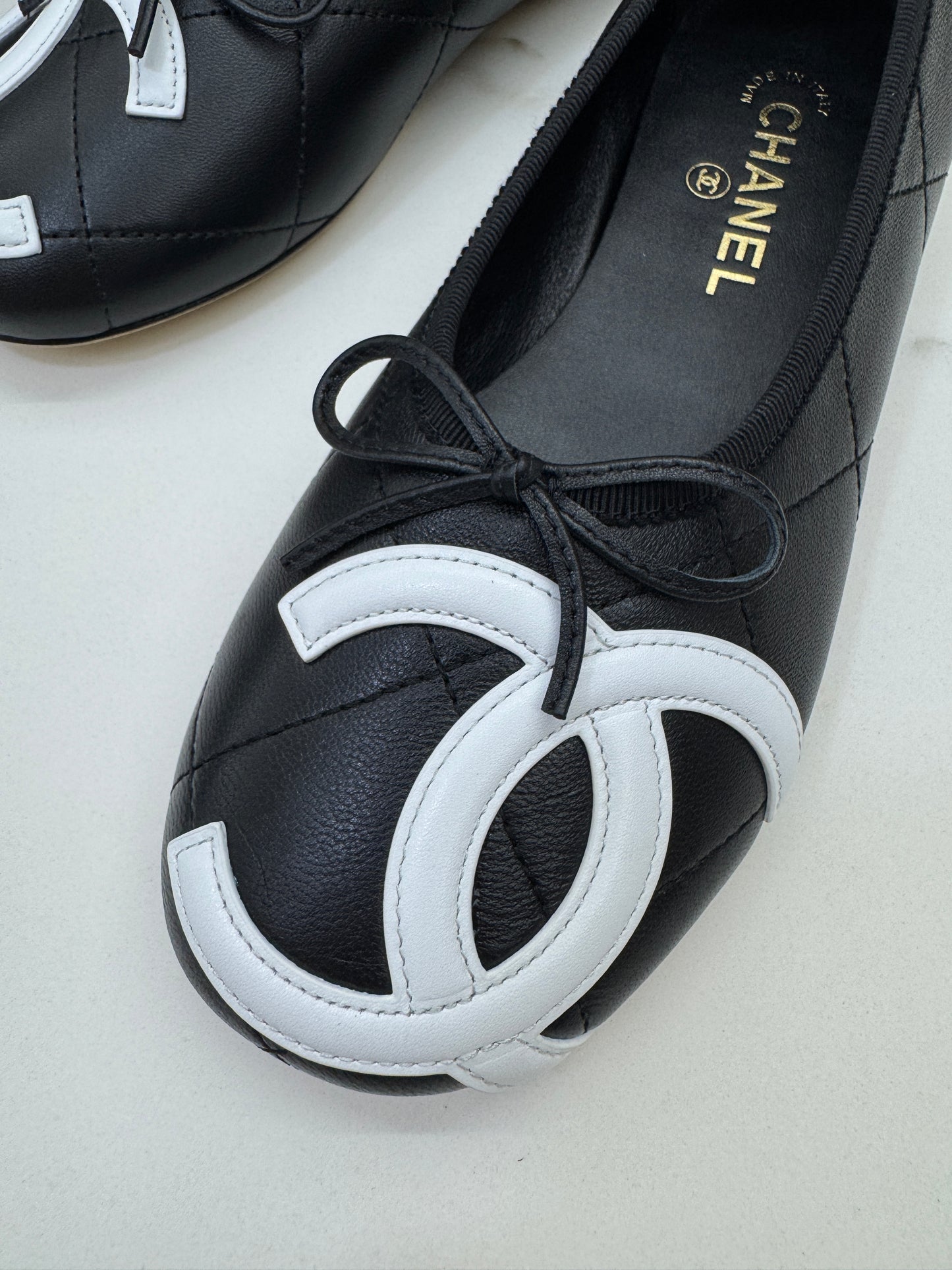 CHANEL Cambon Ballet Flats 芭蕾舞鞋 黑拼白