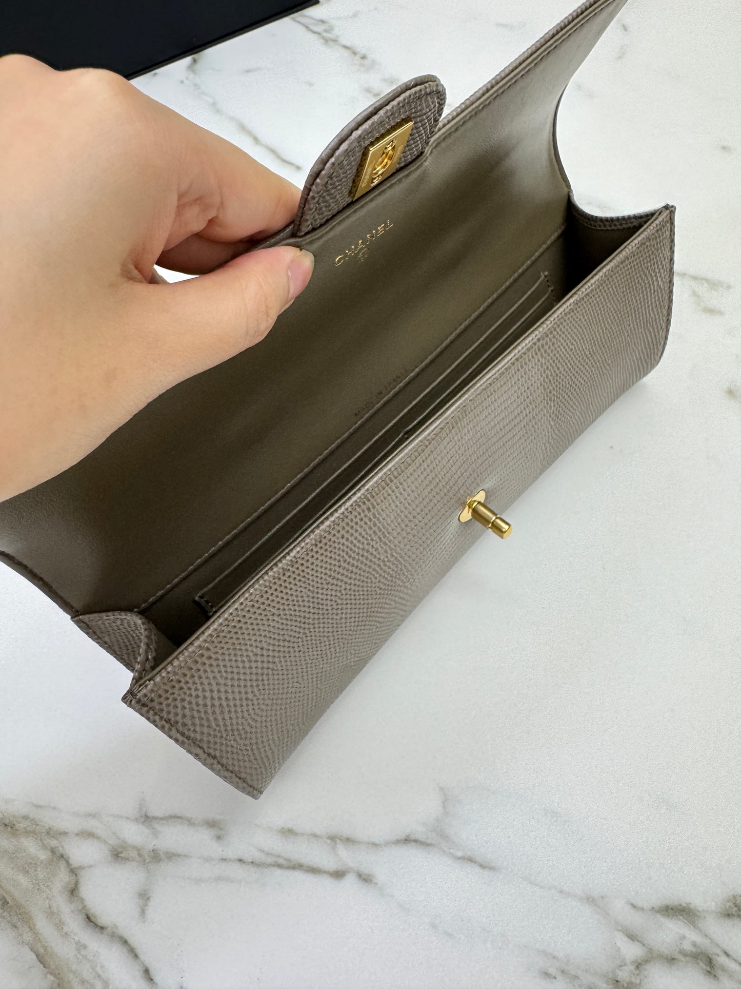 CHANEL 26A 蜥蜴壓紋 灰色Clutch