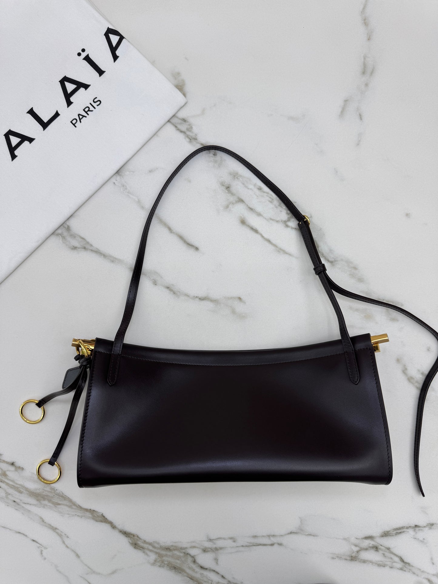 ALAIA Le Click East West Medium 深棕色