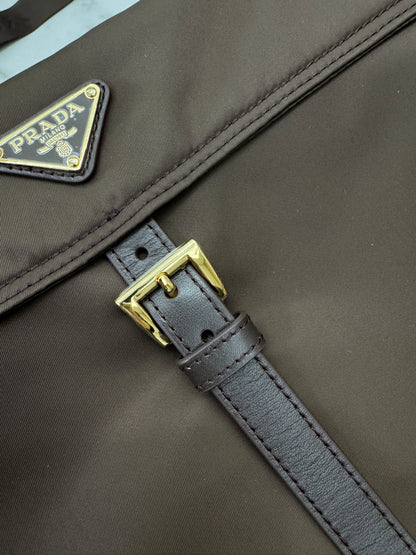 PRADA Re-nylon Explore Large 深棕色