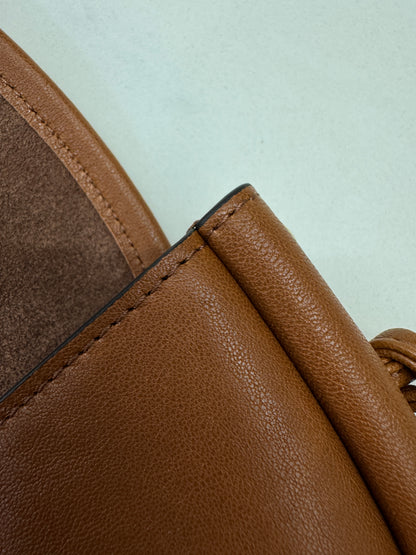 CELINE Soft Triomphe Half Moon 焦糖棕