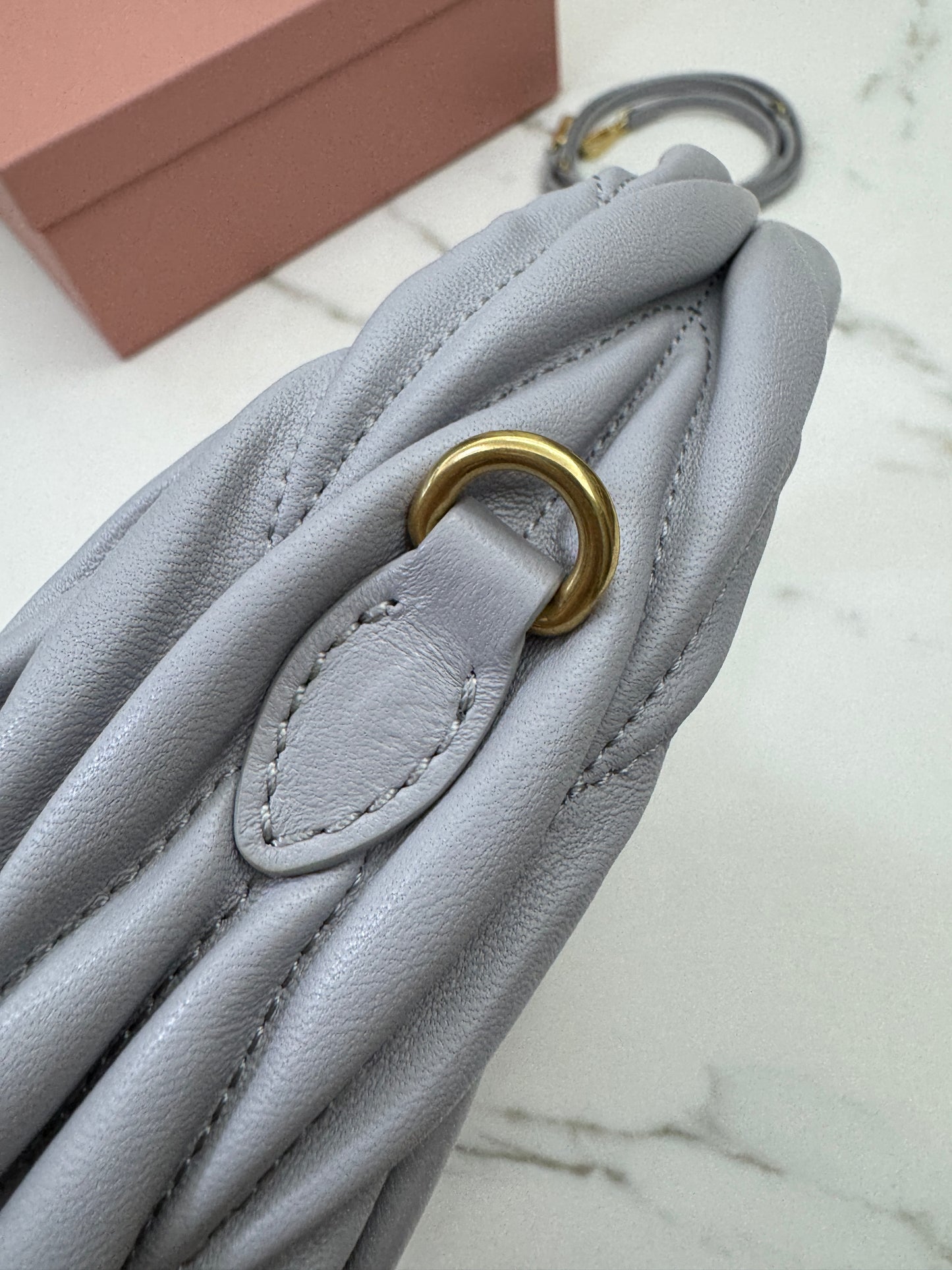 MIU MIU Wander Small 霧霾藍