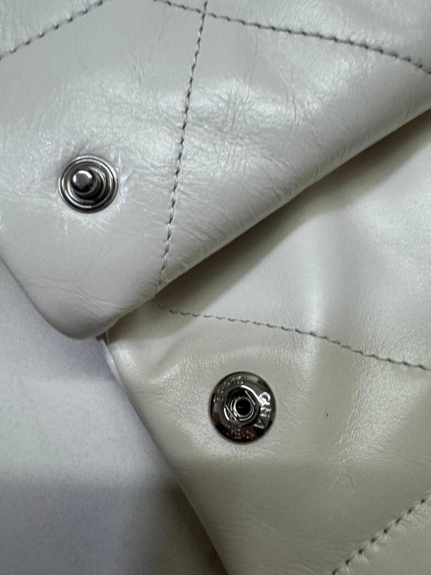 CHANEL 22 Bag Medium 白銀