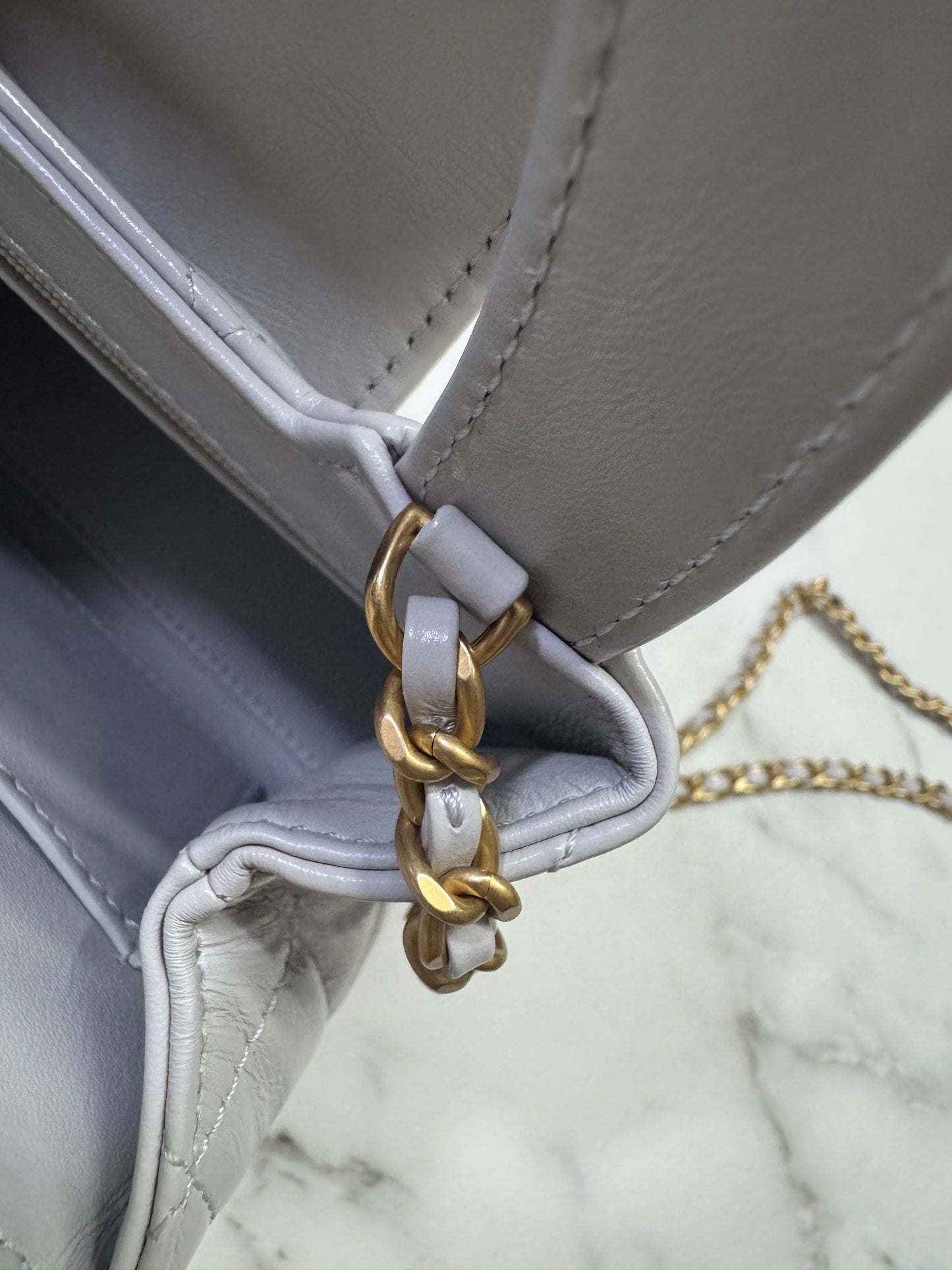 CHANEL 25C Kelly 奶灰色 Incas亮面小牛皮