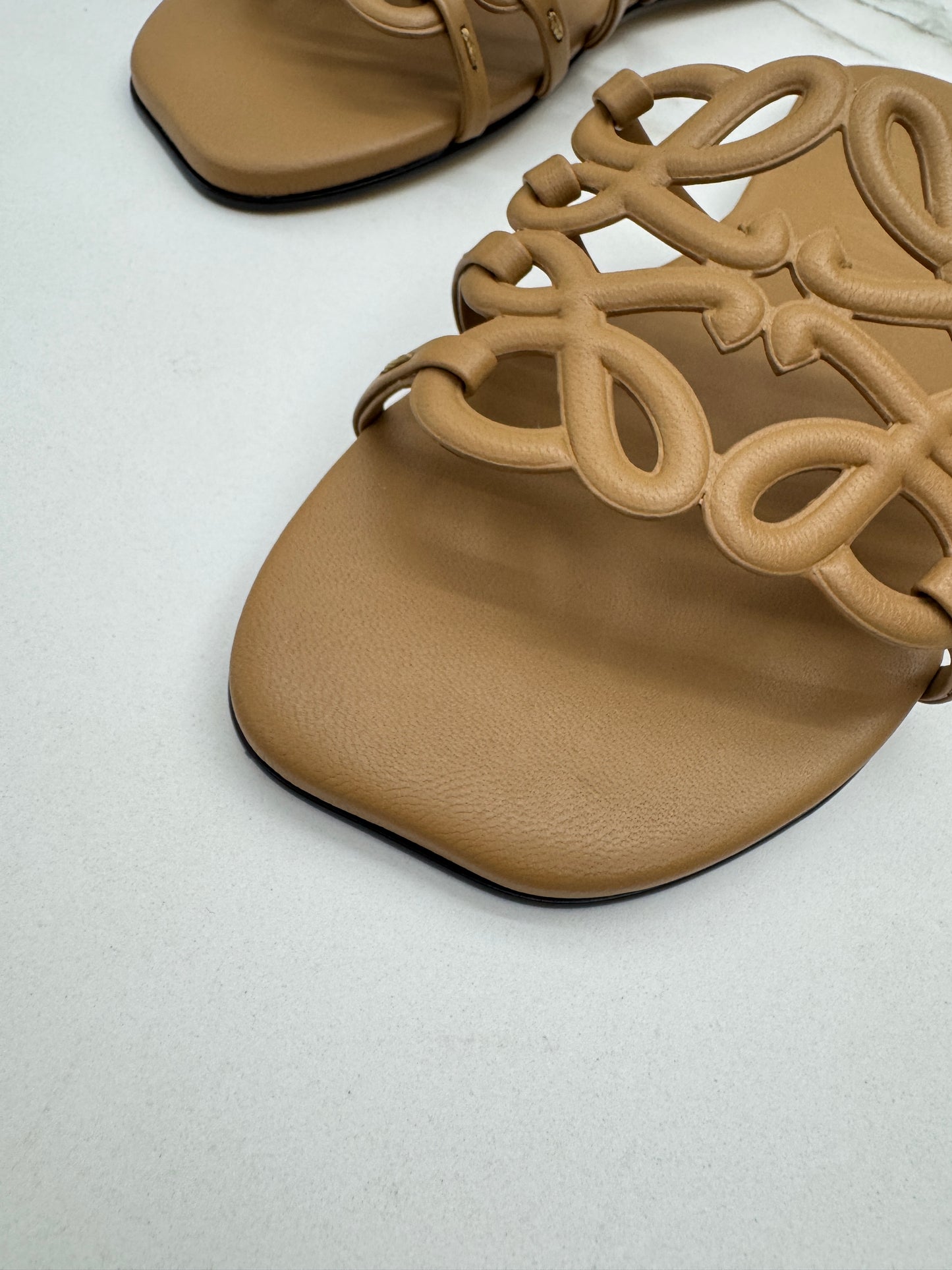 LOEWE Anagram Sandals 卡其棕