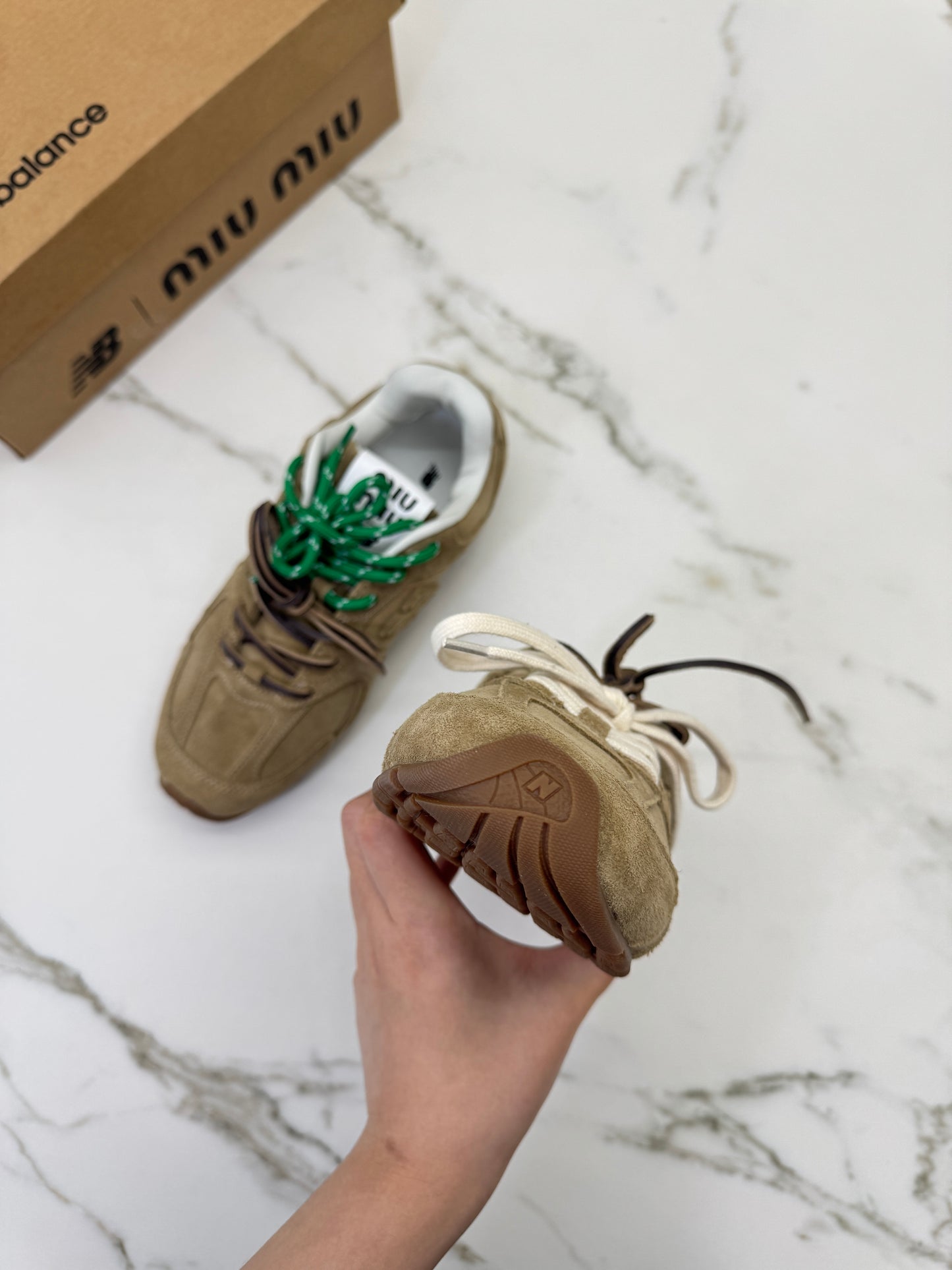 MIU MIU X NB 530 卡其淺棕色運動鞋