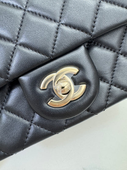 CHANEL 25K 亮面淺金球 Mini CF17 方胖子