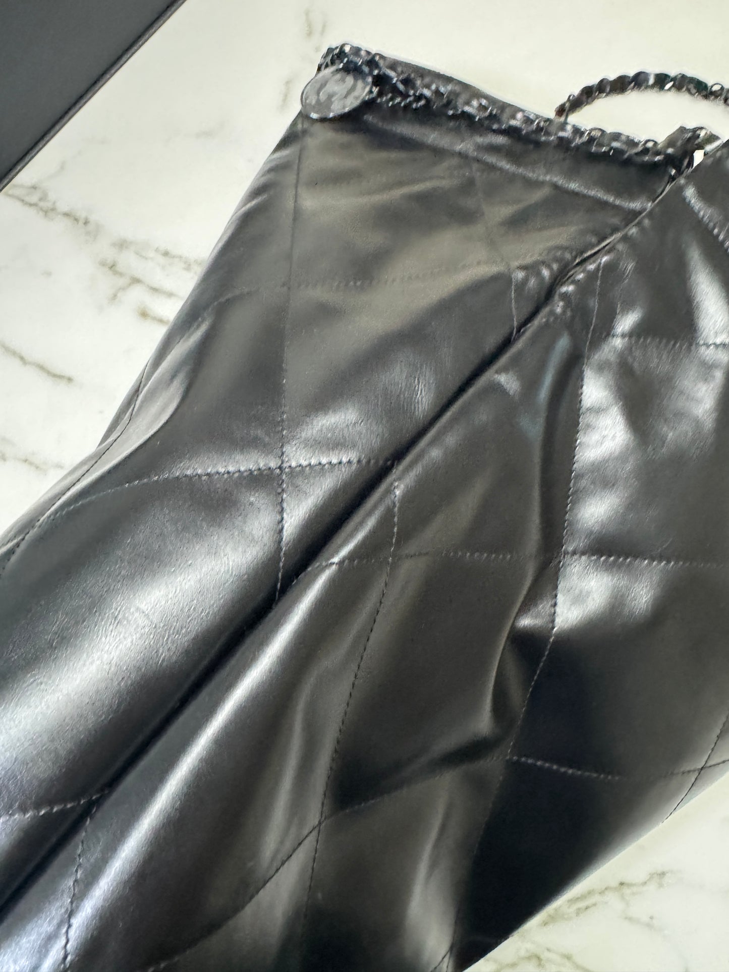 CHANEL 22 Bag Large So Black