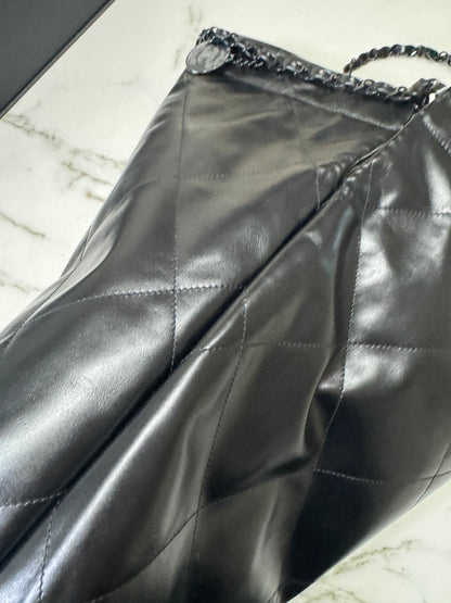 CHANEL 22 Bag Large So Black