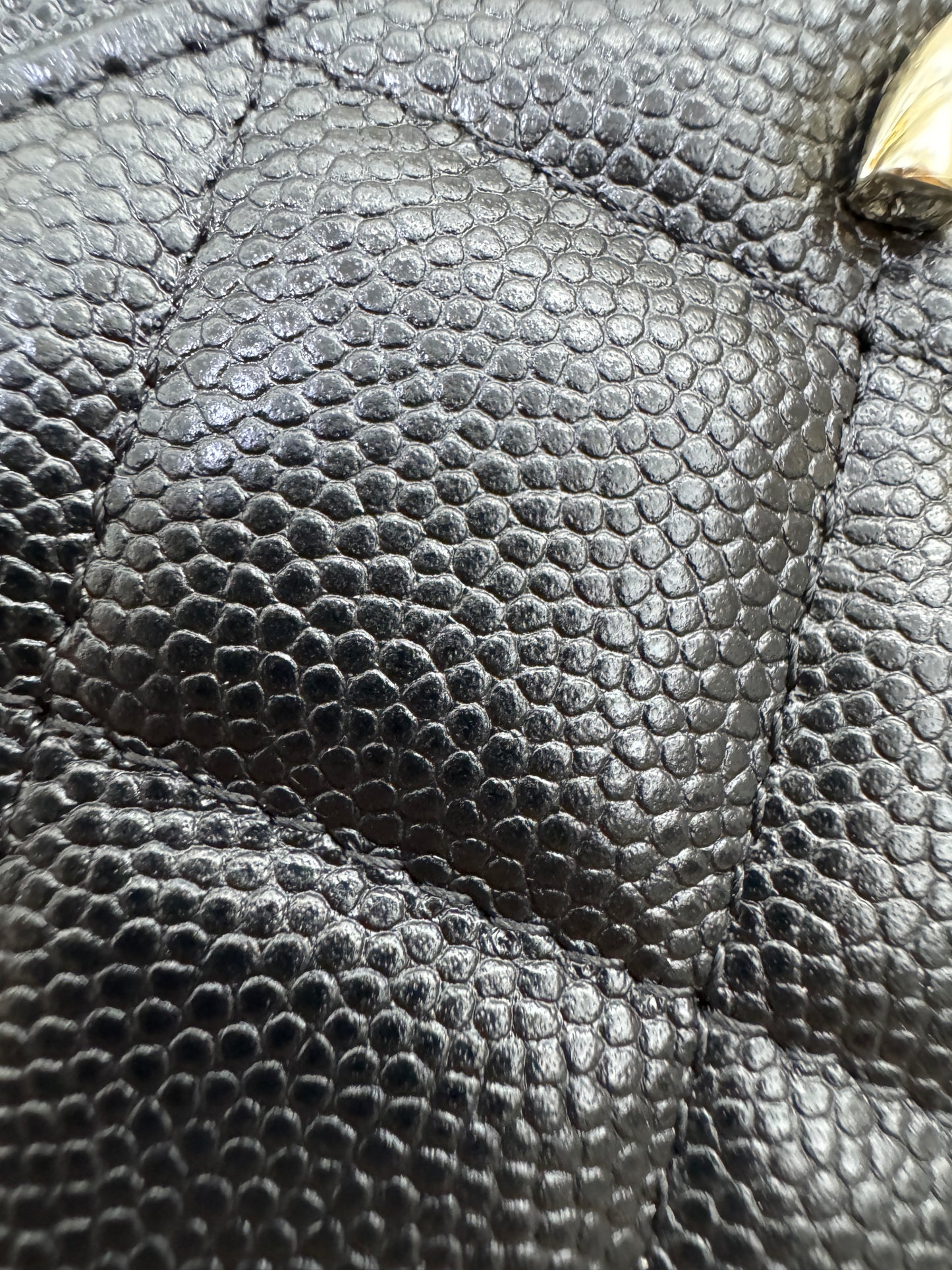 CHANEL 雕刻扣L型拉鏈小錢包