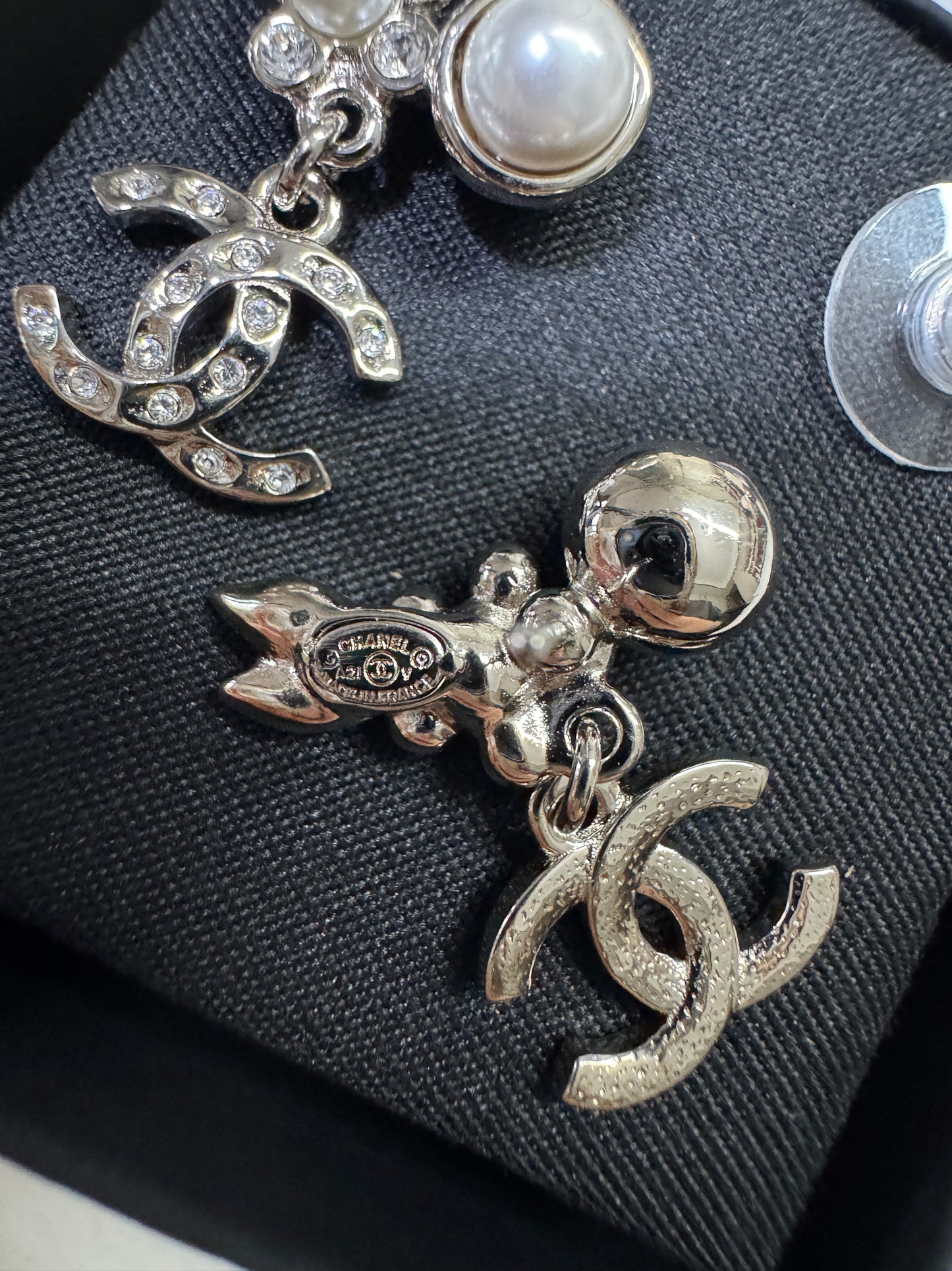 CHANEL 21V 珍珠水鑽耳環