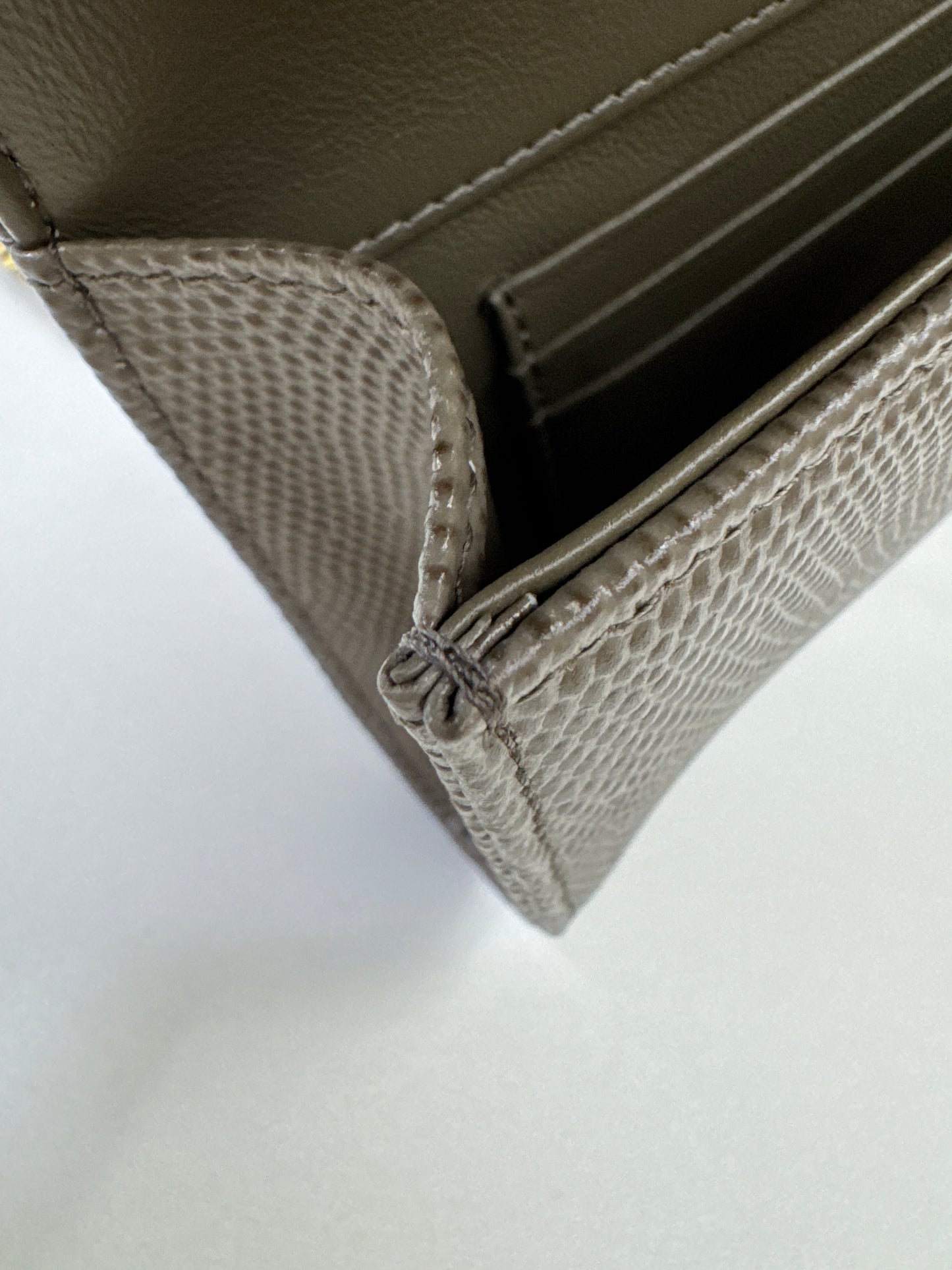 CHANEL 26A 蜥蜴壓紋 灰色Clutch