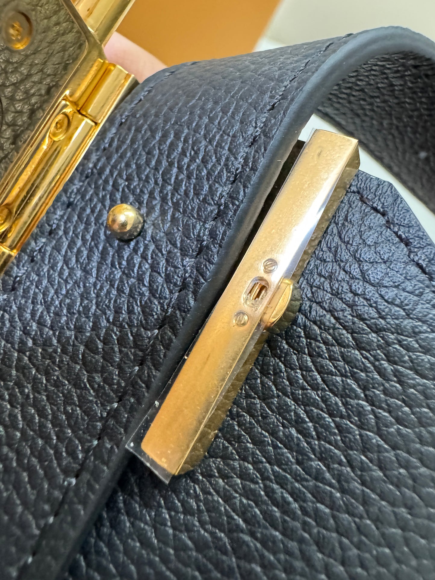 LV Low Key Hobo PM 黑色