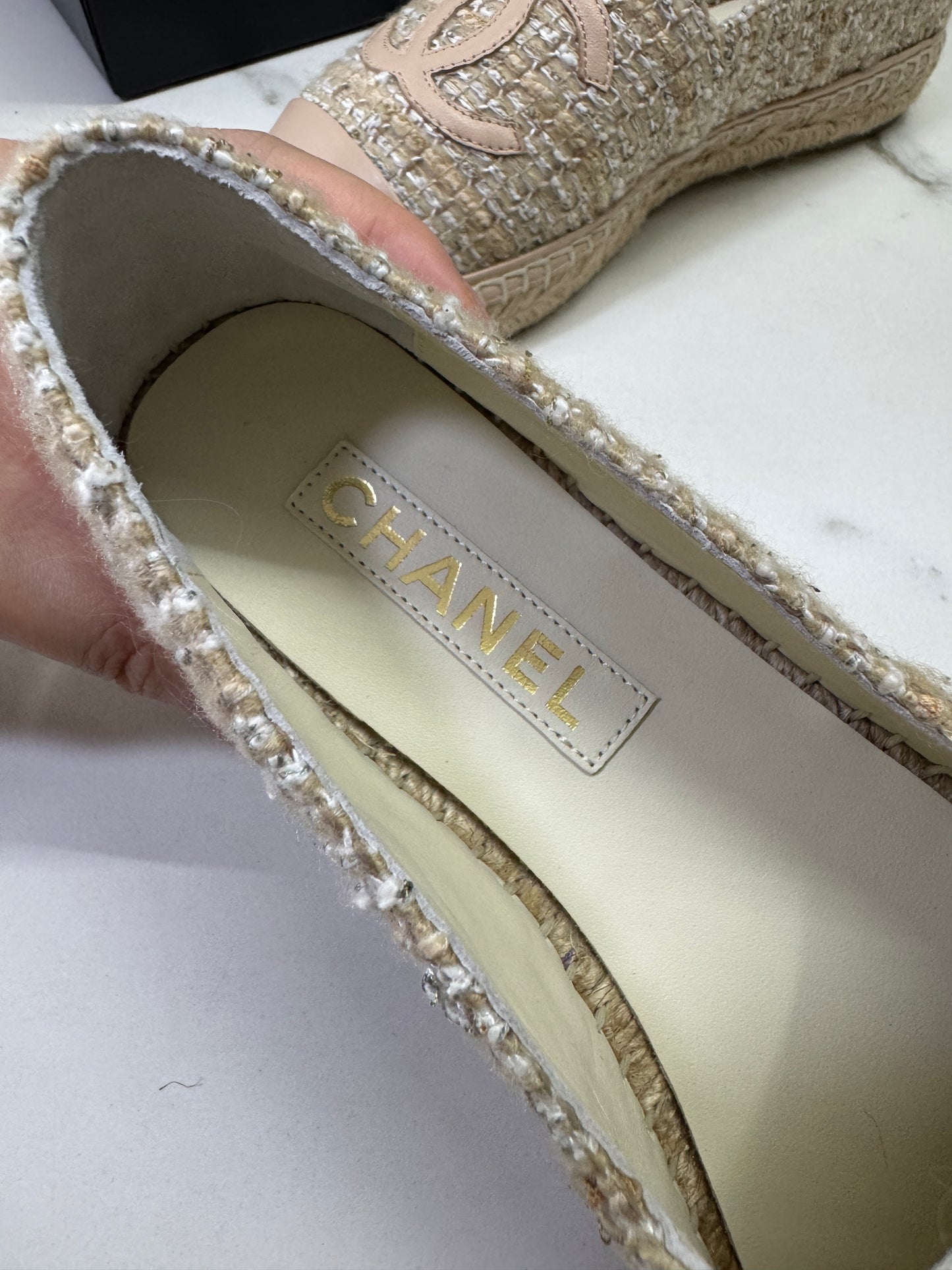 CHANEL 淺杏色軟呢漁夫鞋