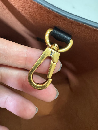 LV Low Key Hobo PM 黑色