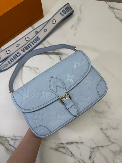 LV Diane 全皮粉藍 Baby Blue