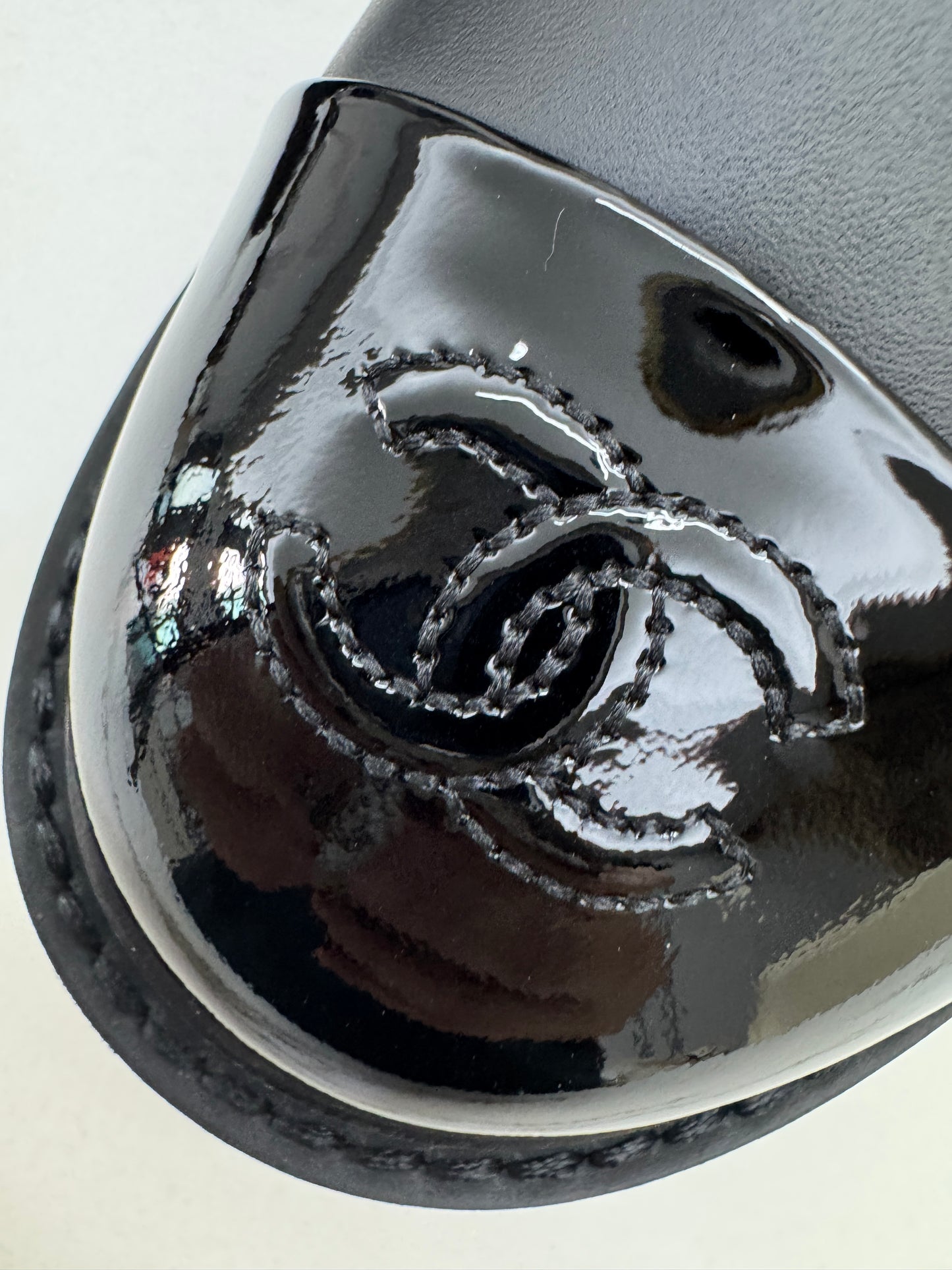 CHANEL 22C 漆皮拼牛皮 切爾西短靴 Chelsea Boots
