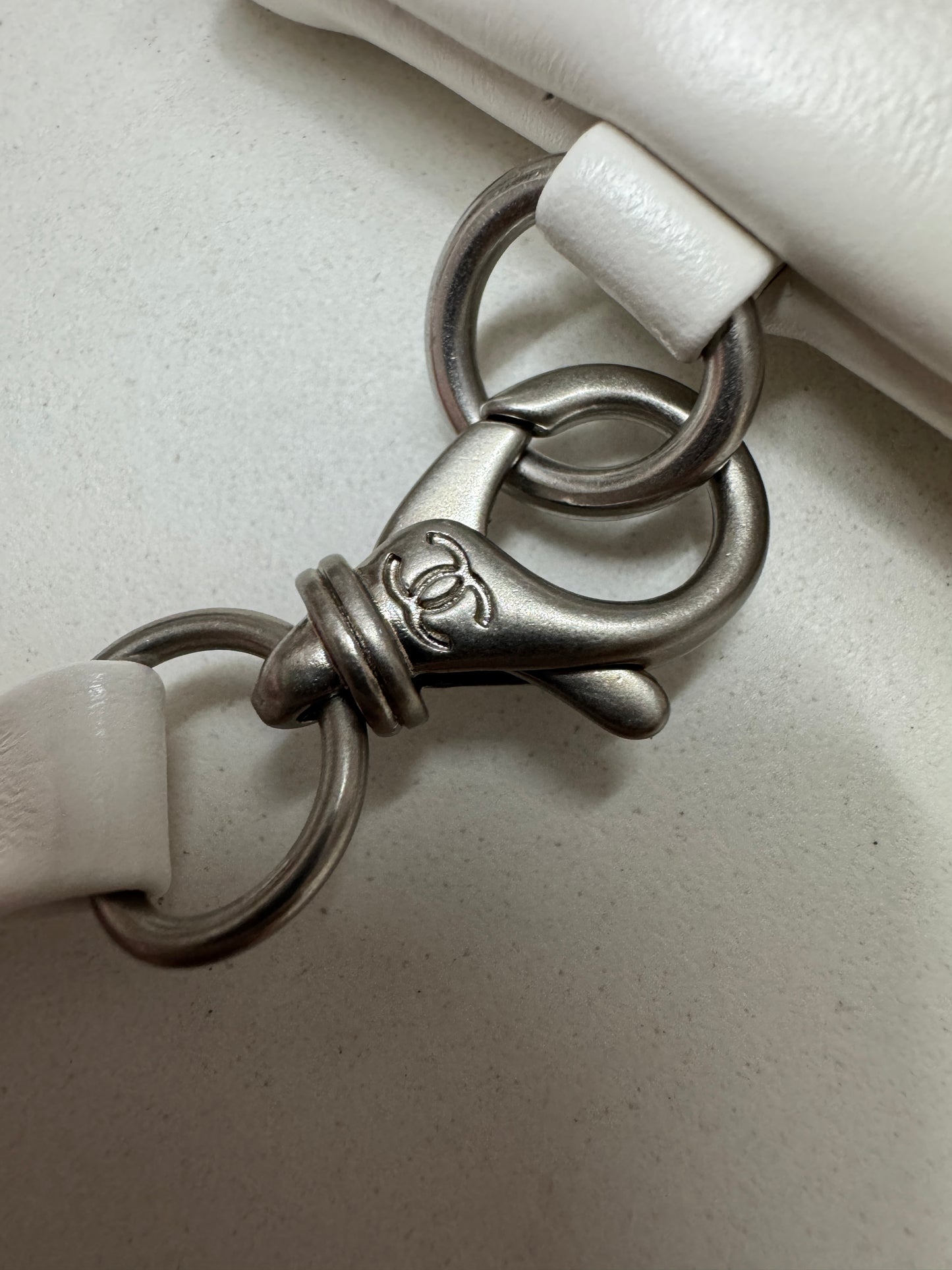 CHANEL 22 Bag Medium 白銀