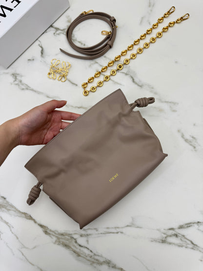 LOEWE Mini Flamenco Purse 沙色 Sand【另加胸針和甜甜圈鏈條】