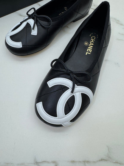 CHANEL Cambon Ballet Flats 芭蕾舞鞋 黑拼白