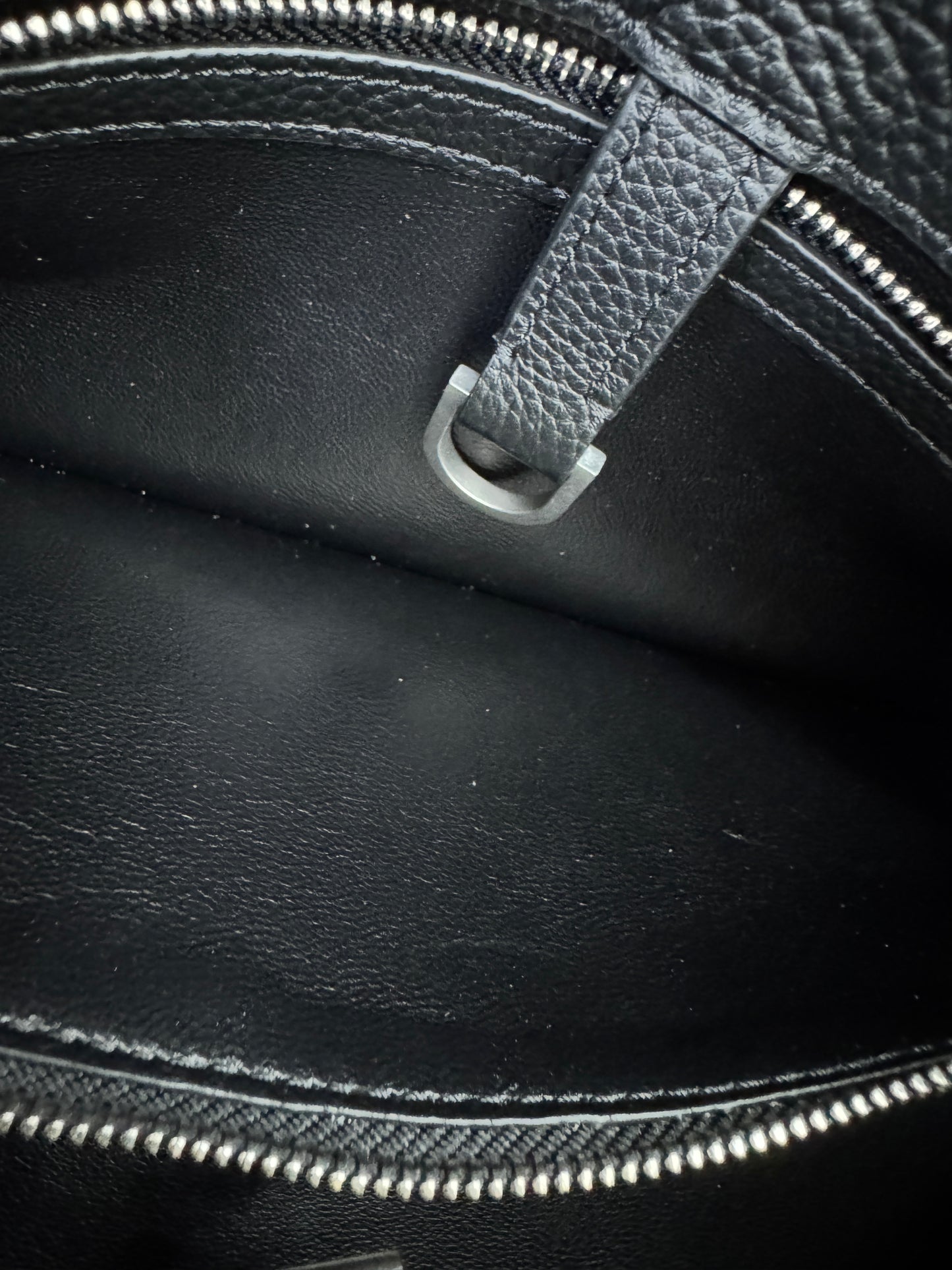 THE ROW Shoulder Marguax 12 黑色荔枝紋 Black Grained Calfskin