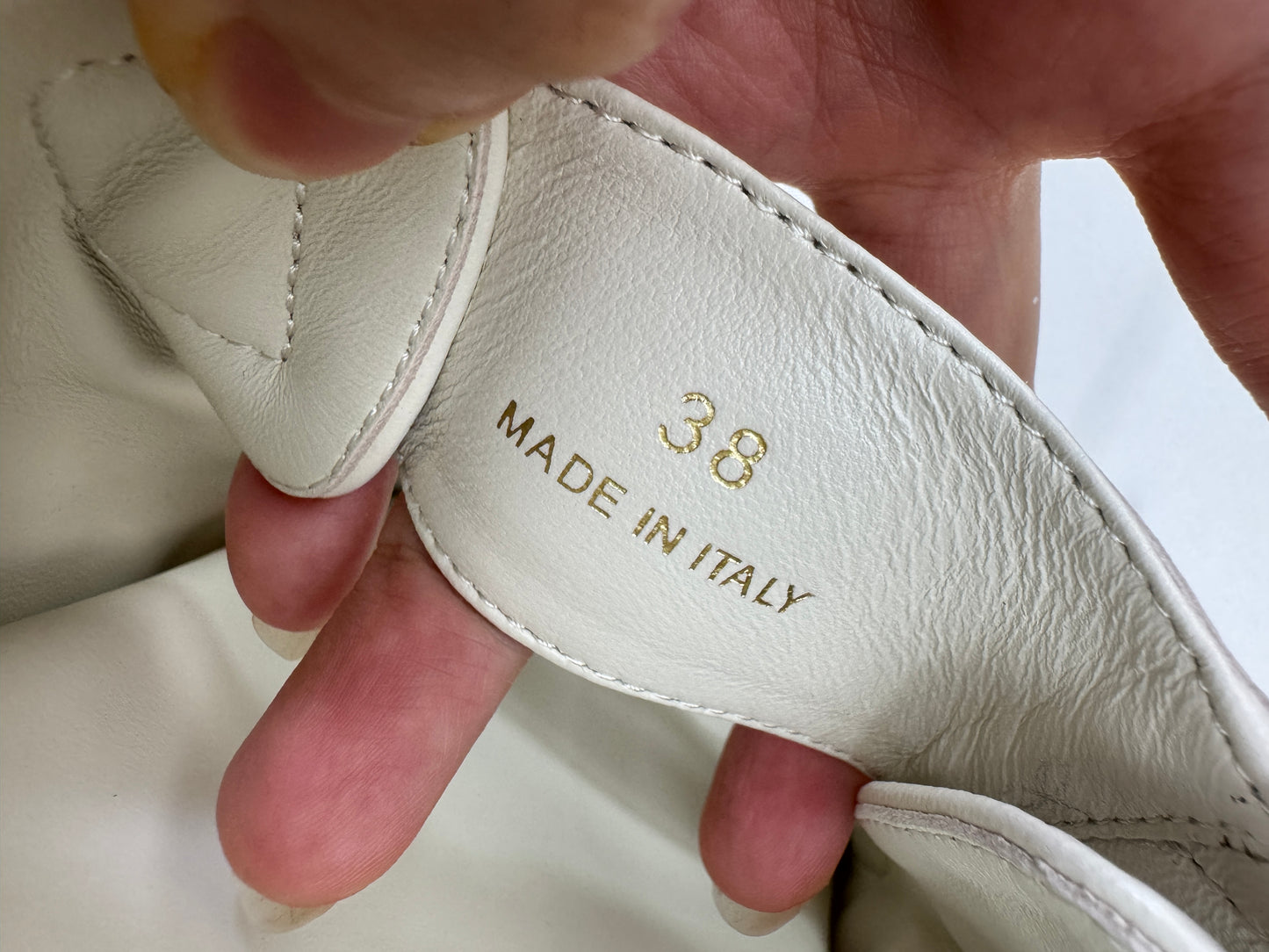 MIU MIU 魔術貼涼鞋 米白色羊皮