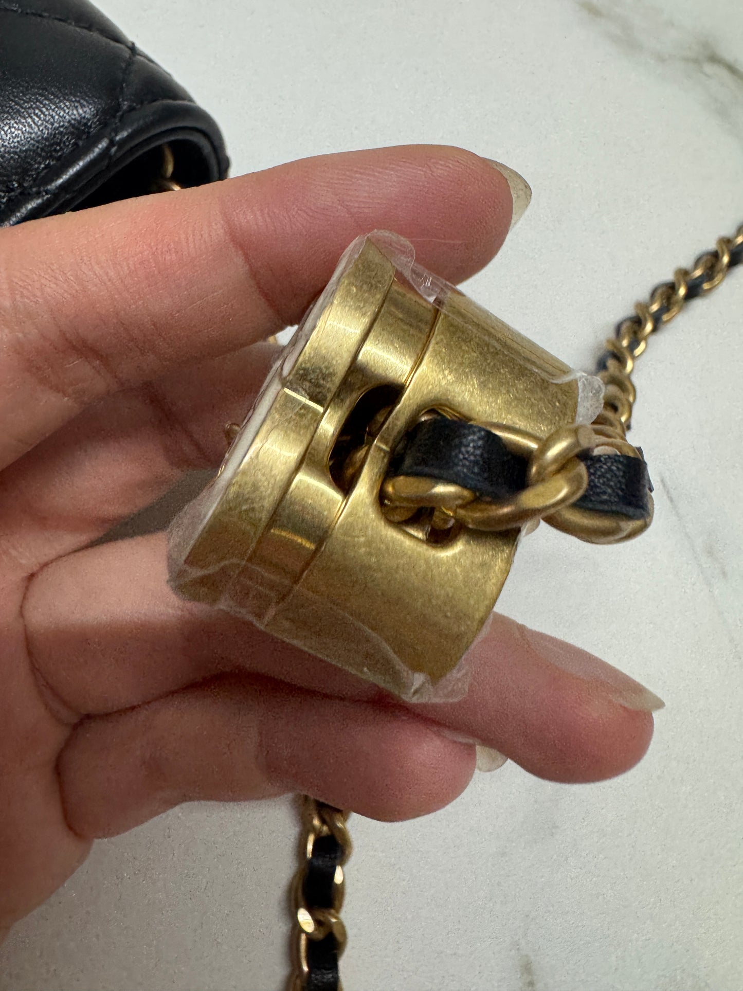 CHANEL woc 24A 琺瑯調節扣 羊皮 黑