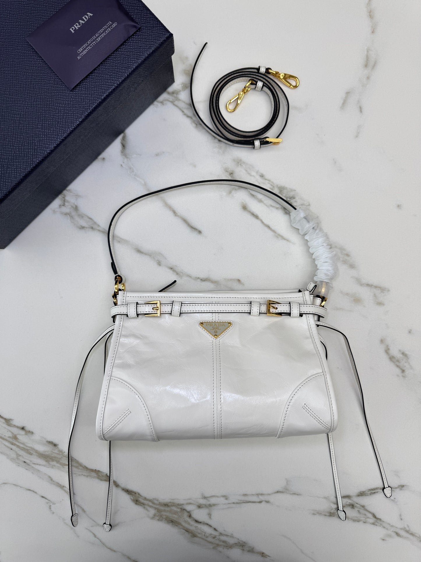 PRADA Bonnie Hobo 白色油蠟皮