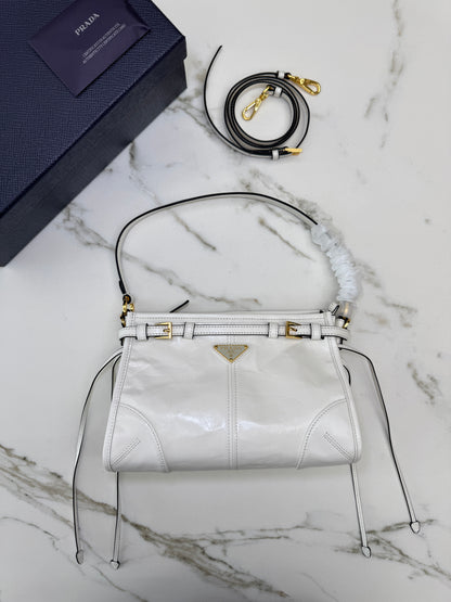PRADA Bonnie Hobo 白色油蠟皮