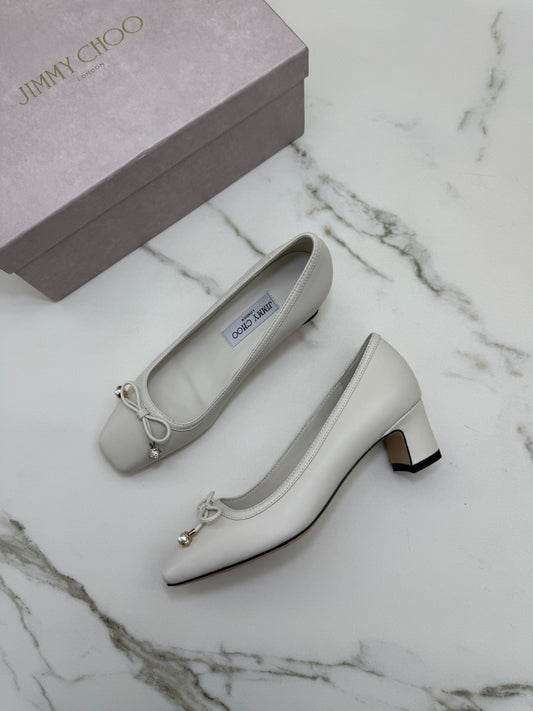 JIMMY CHOO 方頭珍珠拼鑽蝴蝶結 米白