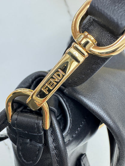 FENDI Mamma Baguette 黑色 Medium