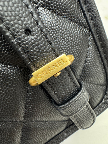 CHANEL 25B 四葉草郵差背包