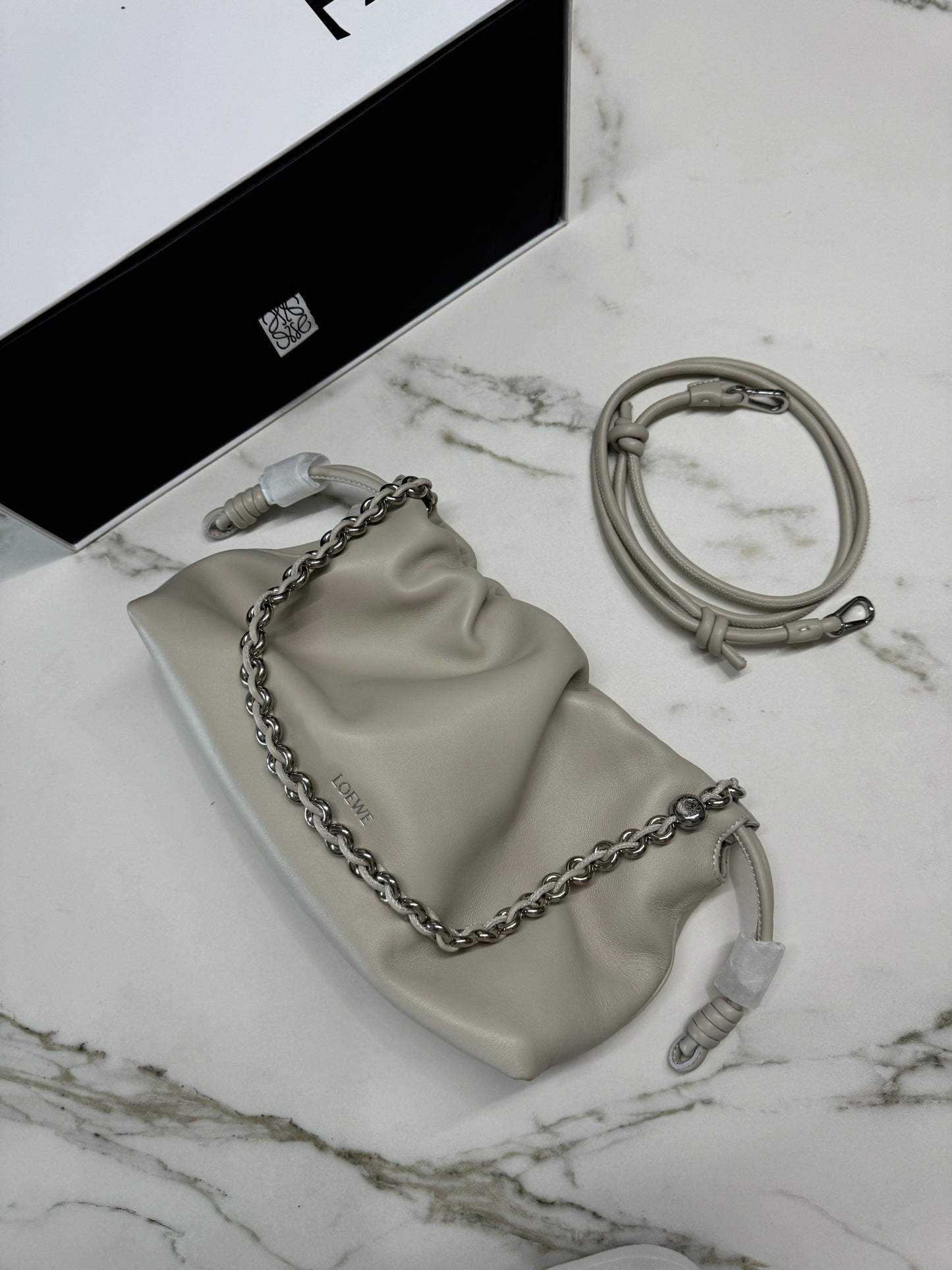 LOEWE Flamenco Purse 海鹽白 Medium Sea Salt